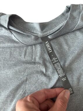 Vuori Long Sleeve Pullover Gray Lightweight Crewneck Athleisure Top Size L